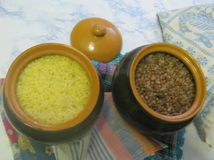 какая каша может быть в горшочке. каша приготовленная в горшочках. перловая каша в горшочке. перловка в горшочке в духовке с мясом и грибами. каша гречневая рассыпчатая.