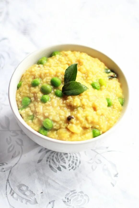 Каша пшено горох. Перловая каша с горохом. Каша пшено горох. Пшенная крупа в стеклянной кастрюле. Каша пшено горох.