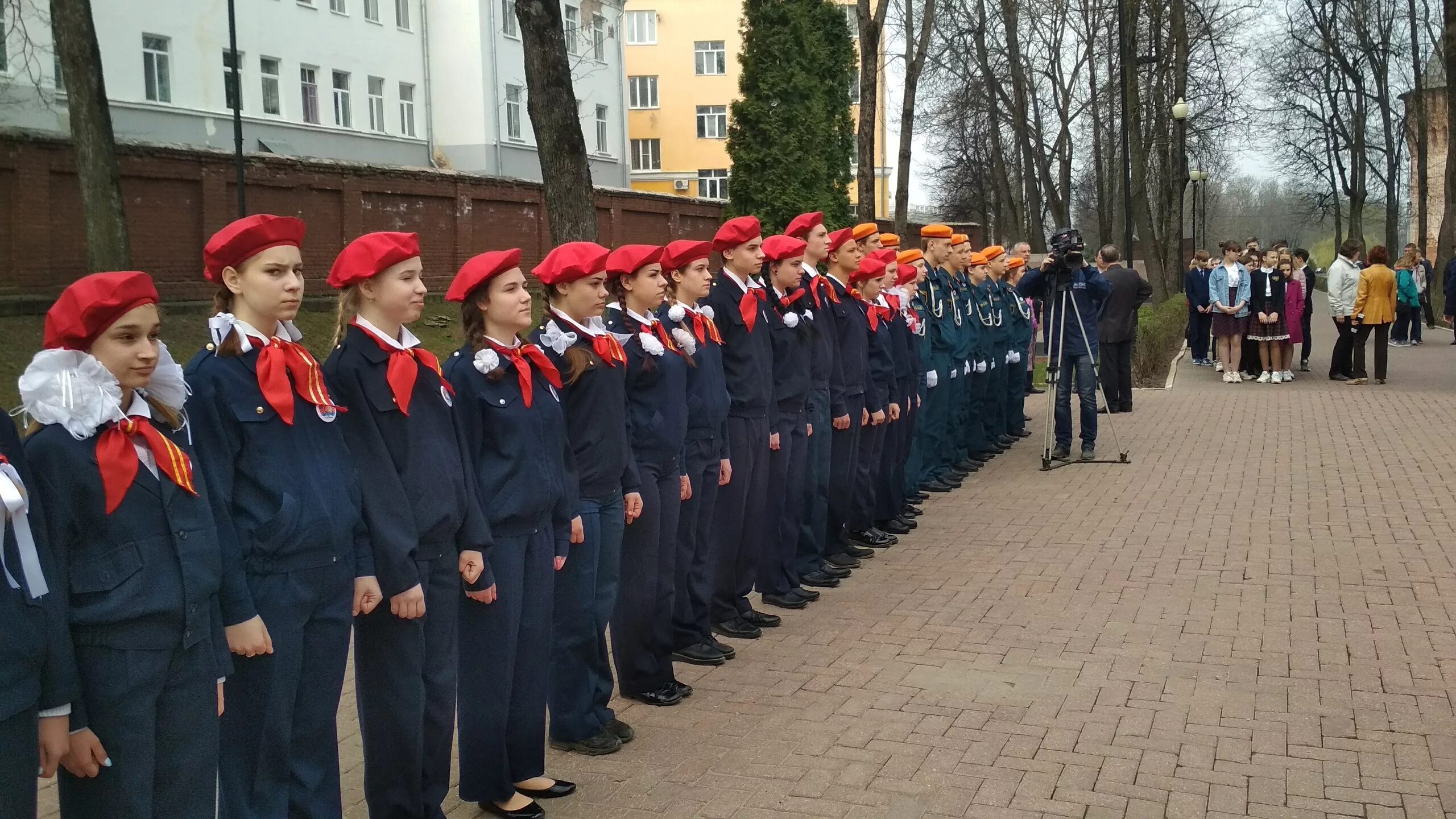 Число месяц день пионерии. Смоленск СДГО. СДГО им Гагарина. СДГО им ю.а Гагарина Смоленск. Современные пионеры.