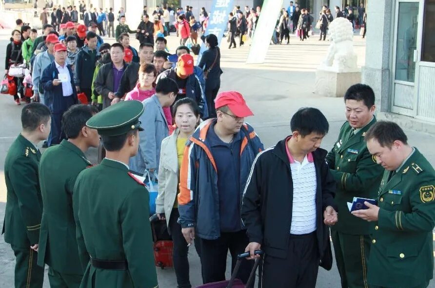 Таможня северной кореи и южной кореи. Экскурсии в северную корею. Корея ким чен ын. Бункеры кндр. Ким чен ын и программист.