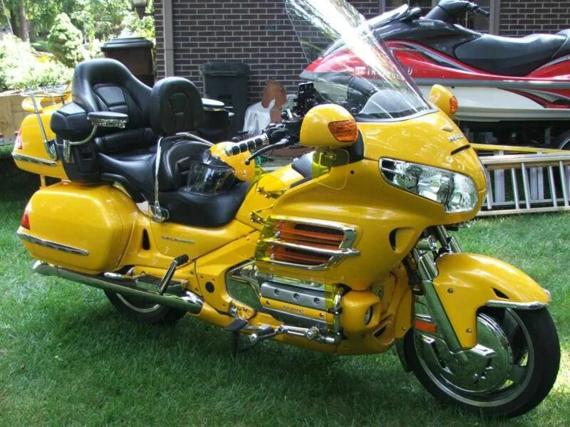 Мотоциклы голд винг купить. Honda Gold Wing. Honda Goldwing 1800. Honda Gold Wing 2005. 2005 Honda Goldwing Accessories.