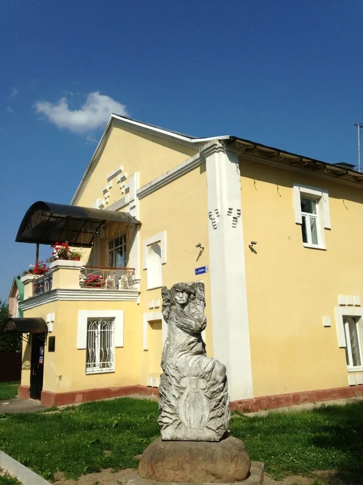 Театр имени чехова в истре. Город истра драматический театр. Истринский драматический театр. Театр истра. Истринский театр истра.