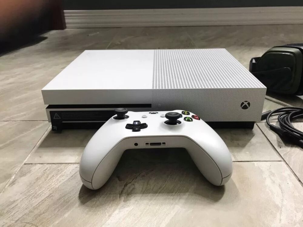 Xbox one s white