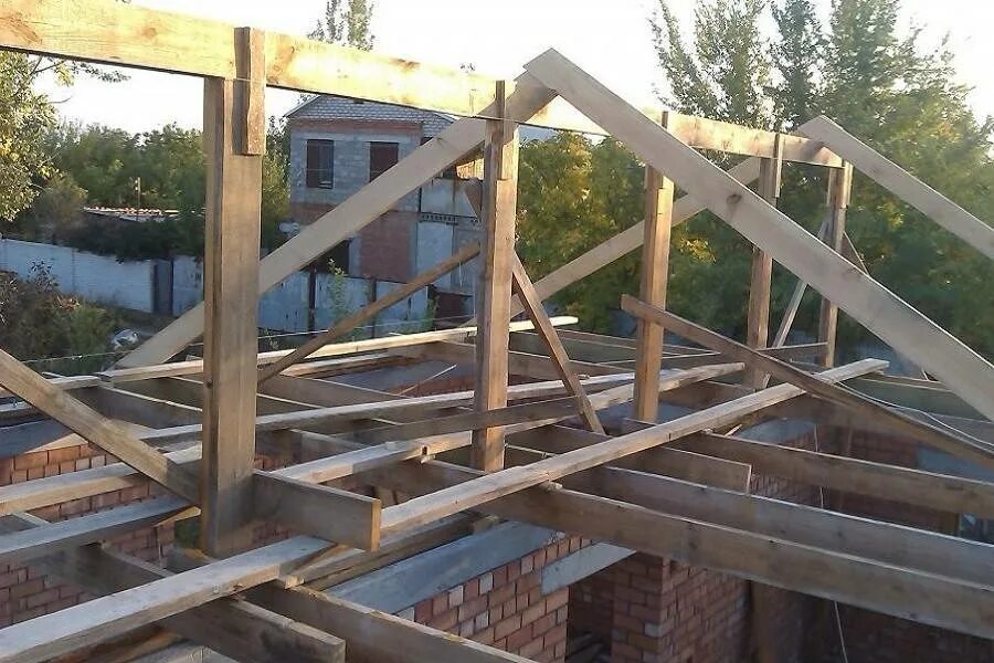 Стропильная система из доски 50х100. Система двухскатной крыши стропильная система. Как ставится крыша. Схема установки стропил двухскатной крыши. Стропильная система двухскатной крыши бани.