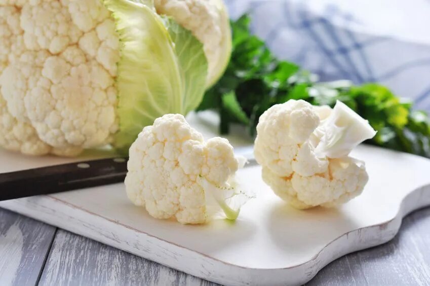 Разноцветная капуста. Вилок цветной капусты. Цветная капуста переспела. Cauliflower. Плесень на цветной капусте.