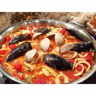 Морепродукты в томатном соусе
