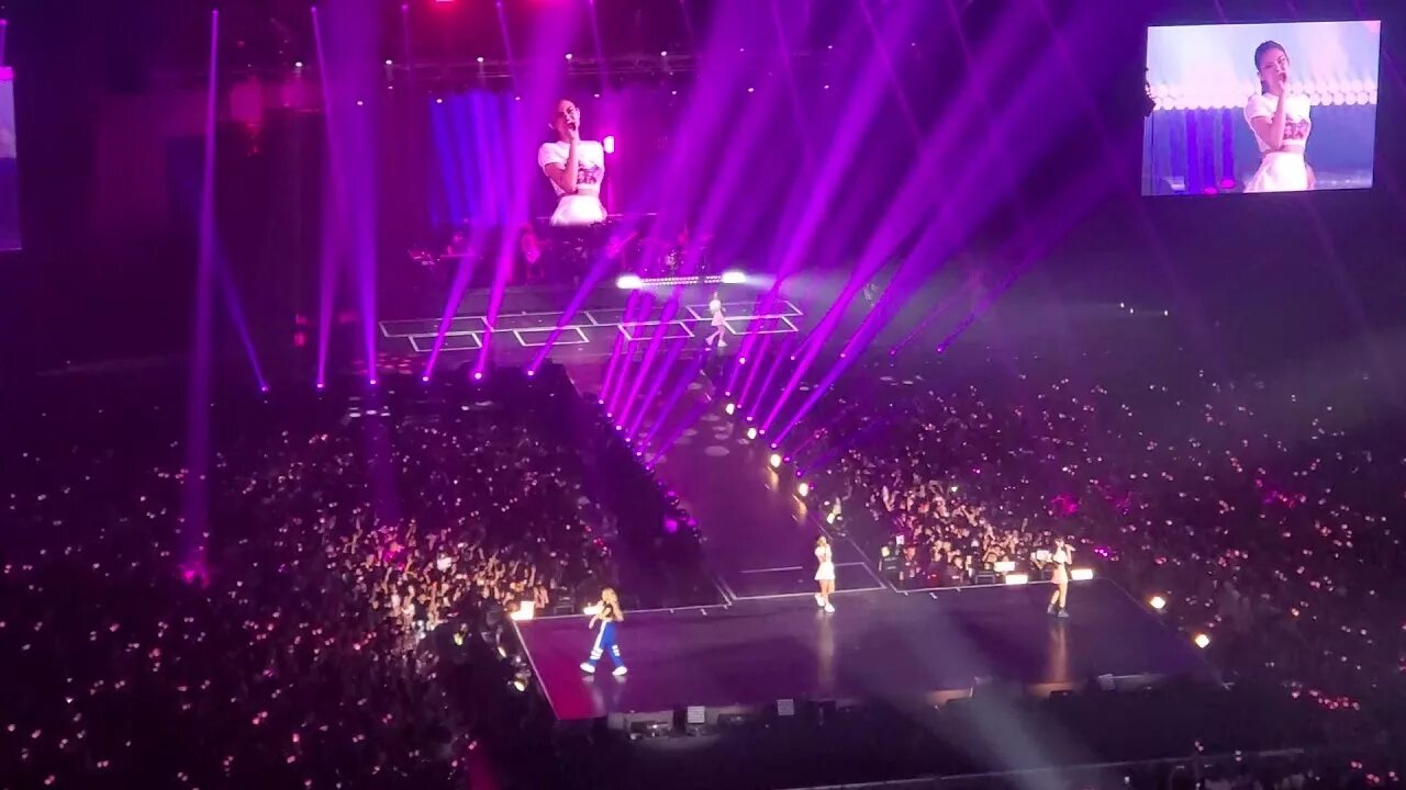 BLACKPINK Blink Concert. Блэк Пинк на сцене. Блэк Пинк концерт. СТЦЕНА концерта Блэк Пинк. Пинк билеты на концерт