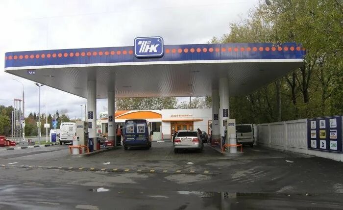 Юкос барнаул азс канистра. Азс роснефть курган. Славнефть фото. Заправка на шоссе. V v азс пермь.