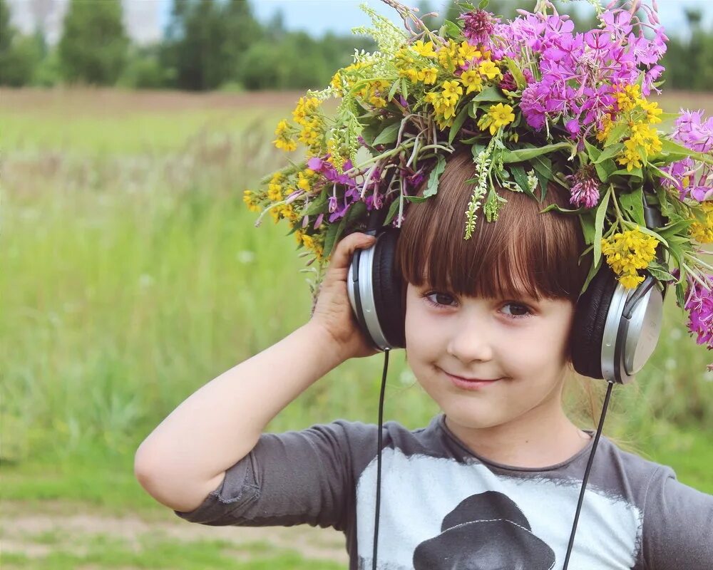 Музыка лето мп3. Музыкальное лето. Детское лето музыкальное. Уроки пения. Урок вокала летом дети.