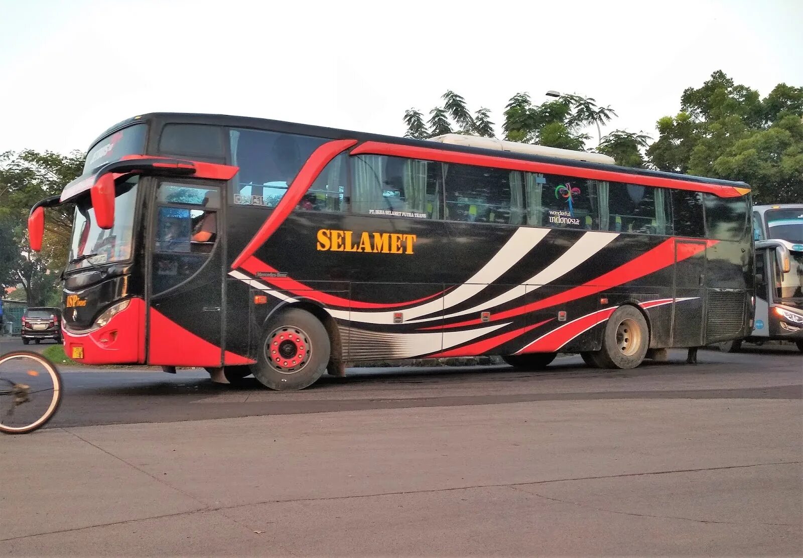 Автобус 64 петербург. Setra 47 автобус. сетра 47 автобус фото. харвей 47 автобус. скорпион 64 автобус.