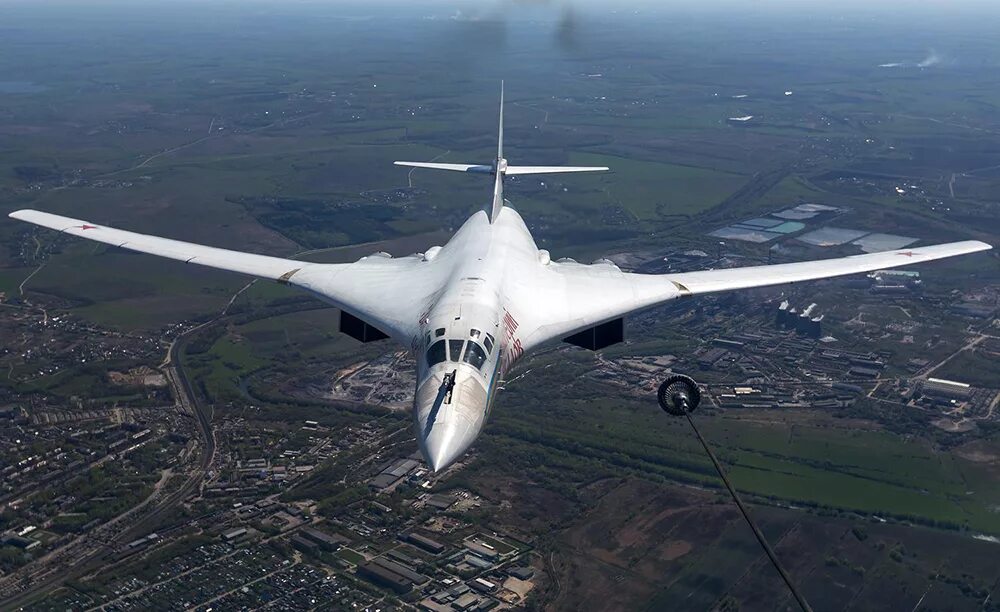 Ту 160м сколько. Ту-160м белый лебедь. Ту-160 белый лебедь. Ту-160 сверхзвуковой самолёт. Белый лебедь самолет ту 160.