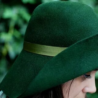 I a green hat