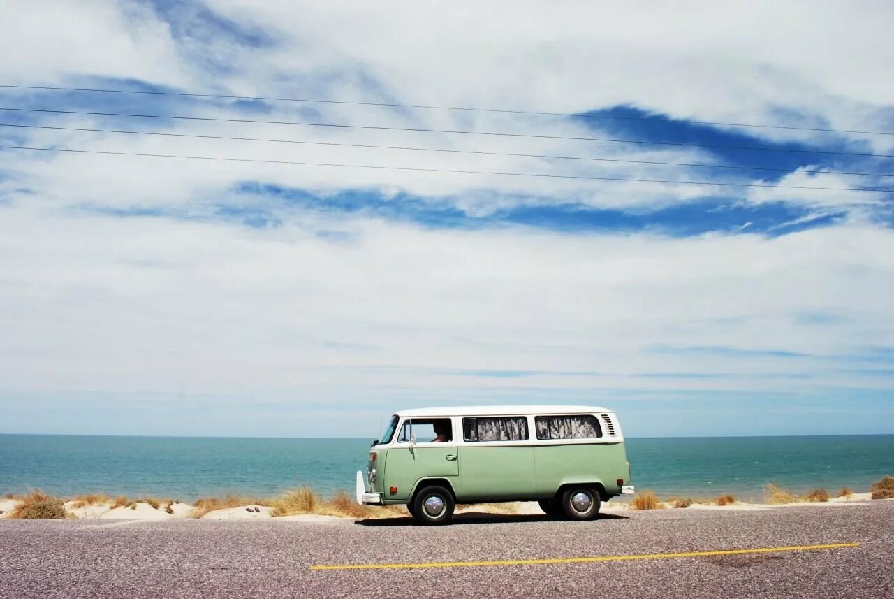 Автобус на море. Автобусом к морю. Автобус на фоне моря. Автобус на море фото. Ехать ли на море в 2024