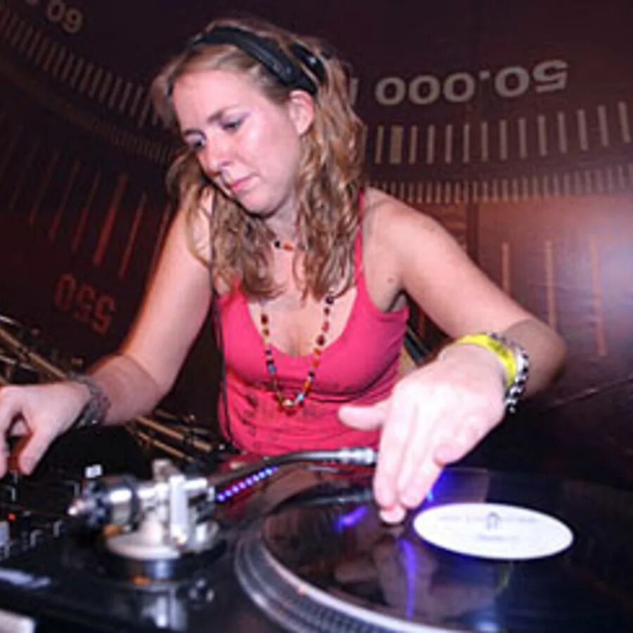 Dj lady. Dj lady dana. lady dana dj interactive. neonnews lady dana volg. lady dana dj instagram.