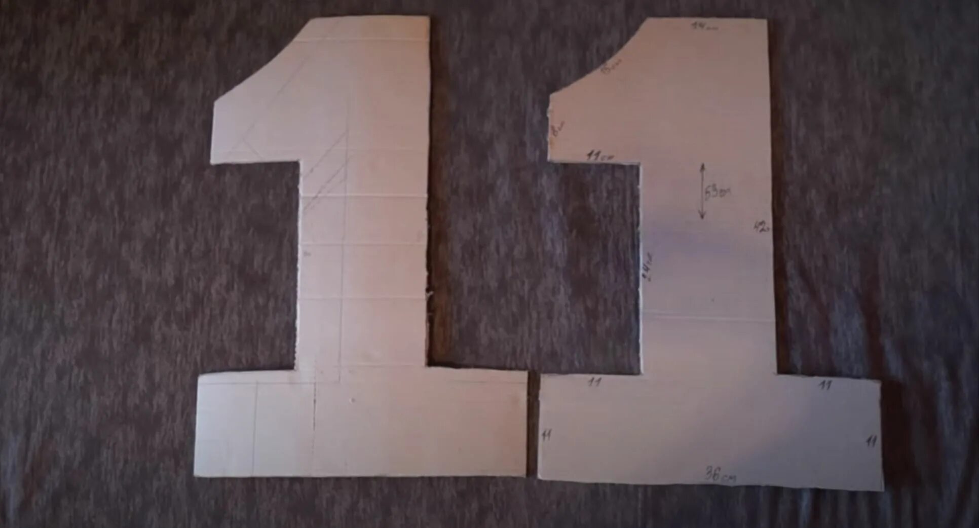 Как сделать с1. Украшения на др своими руками. Объемные цветы из салфеток. Объемные цифры из салфеток бумажных. Макет цифры 1 из картона.