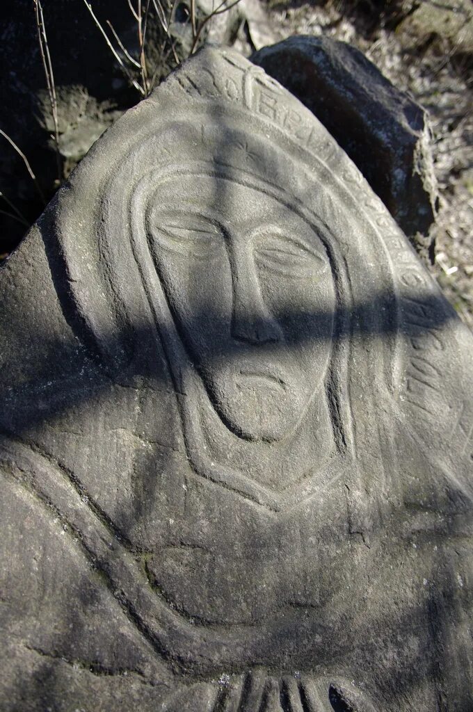 священные камни на руси. каменные лики. каменный лик dunino. каменный лик dunino. славянские лики брайтон бич.