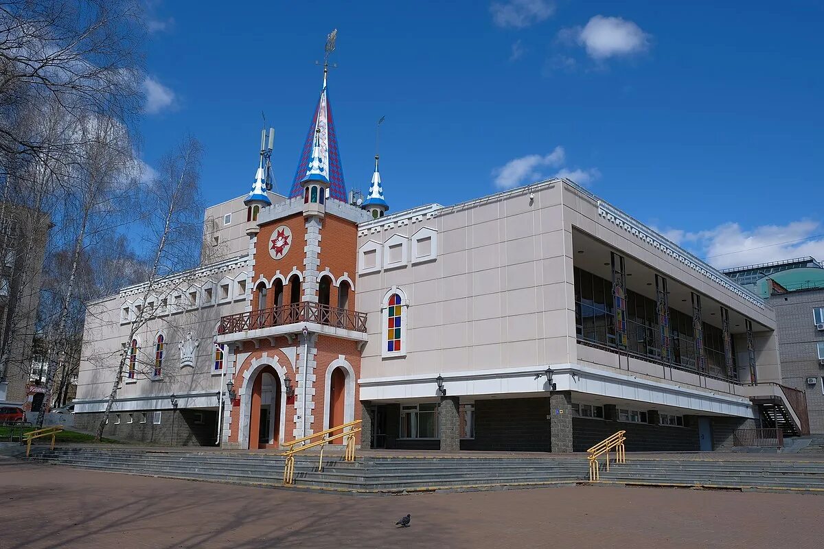 Государственный театр кукол удмуртской республики. Ломоносова 9 ижевск кукольный театр. Ломоносова 9 ижевск кукольный театр. Кукольный театр в ижевске ижевск. Ломоносова 9 ижевск кукольный театр.