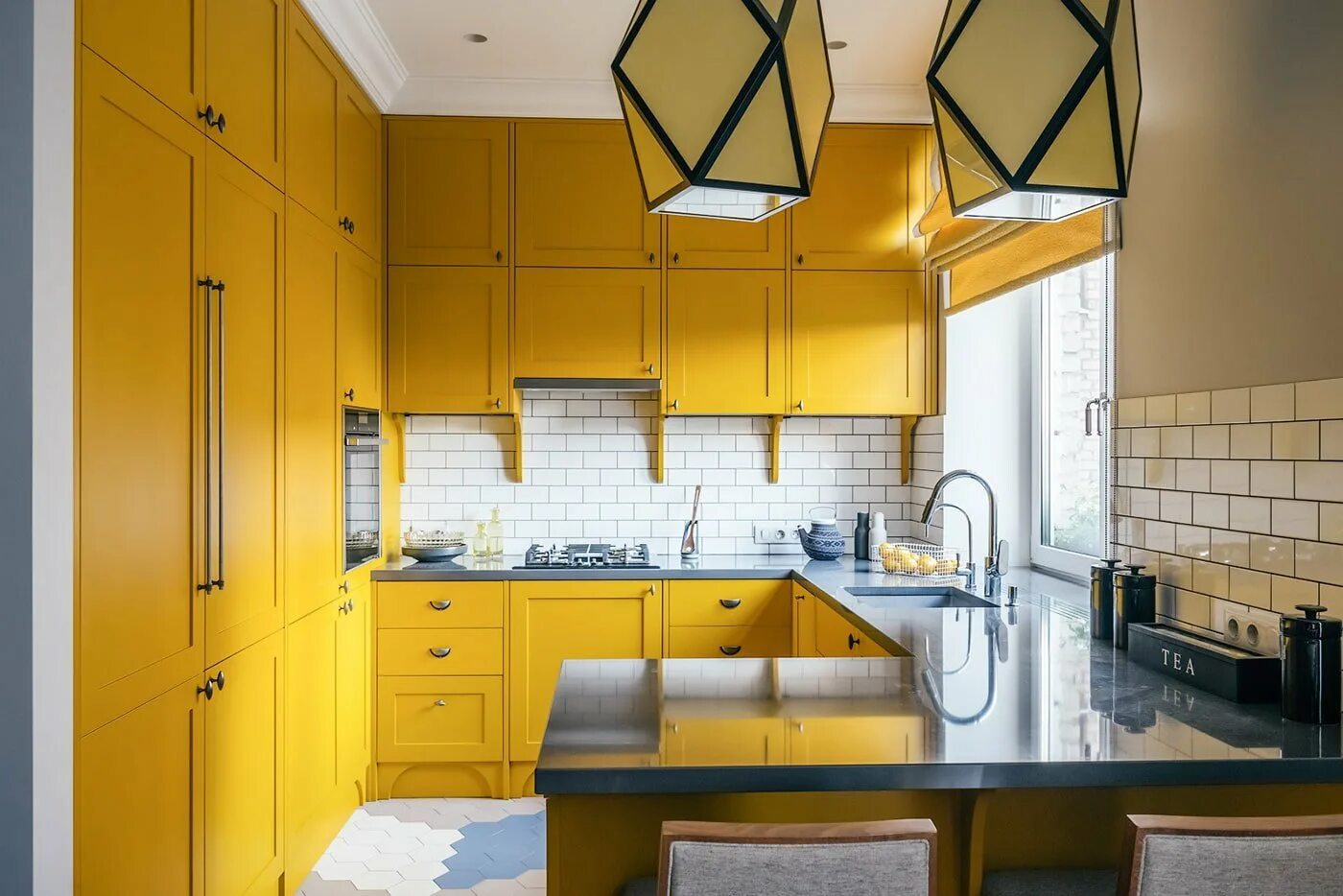 Желтая кухня дизайн. Горчичная кухня. Желтые кухни. Кухня в желтых тонах. Яркий интерьер кухни.