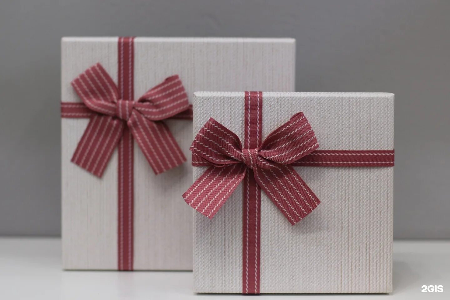 Коробка магазин. Коробочка петрозаводск. Магазин коробок. Подарочный бокс с браслетом. Коробка-сердце "ягодный микс".