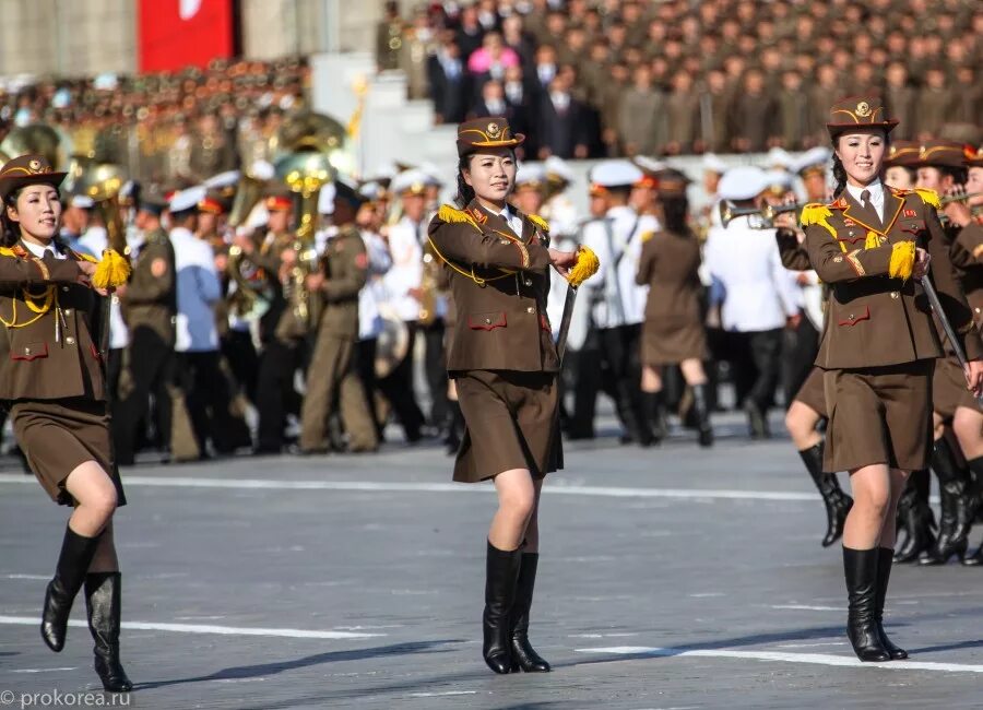 Предложение на параде. Северная Корея маршируют на параде. Парад в Северной Корее 2023. Девушки на параде. Парад в Северной Корее.