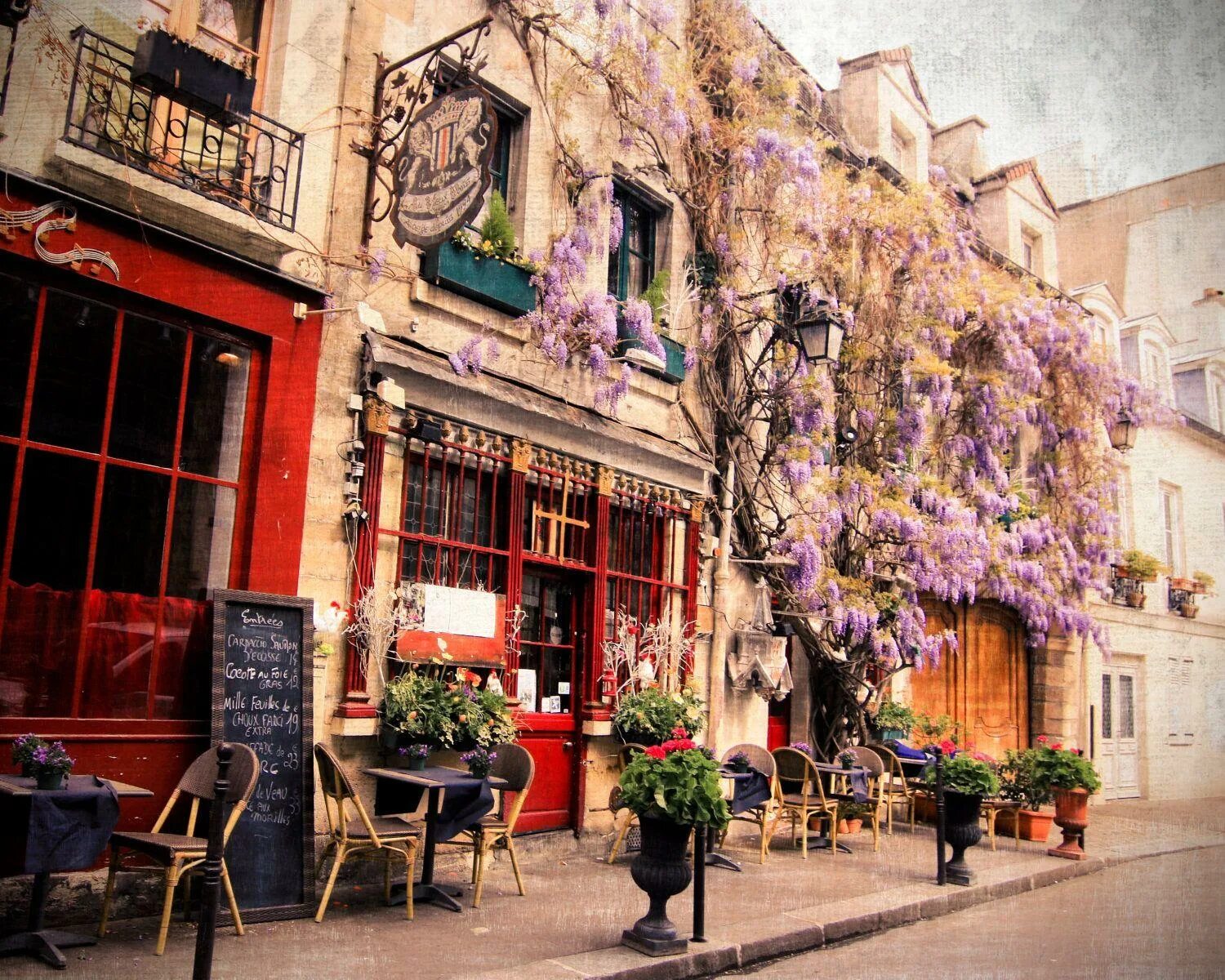 Street of flowers. Париж улица Верди. Улочки Франции кафе. Улочки Блуа Франция. Париж улочки Парижа.