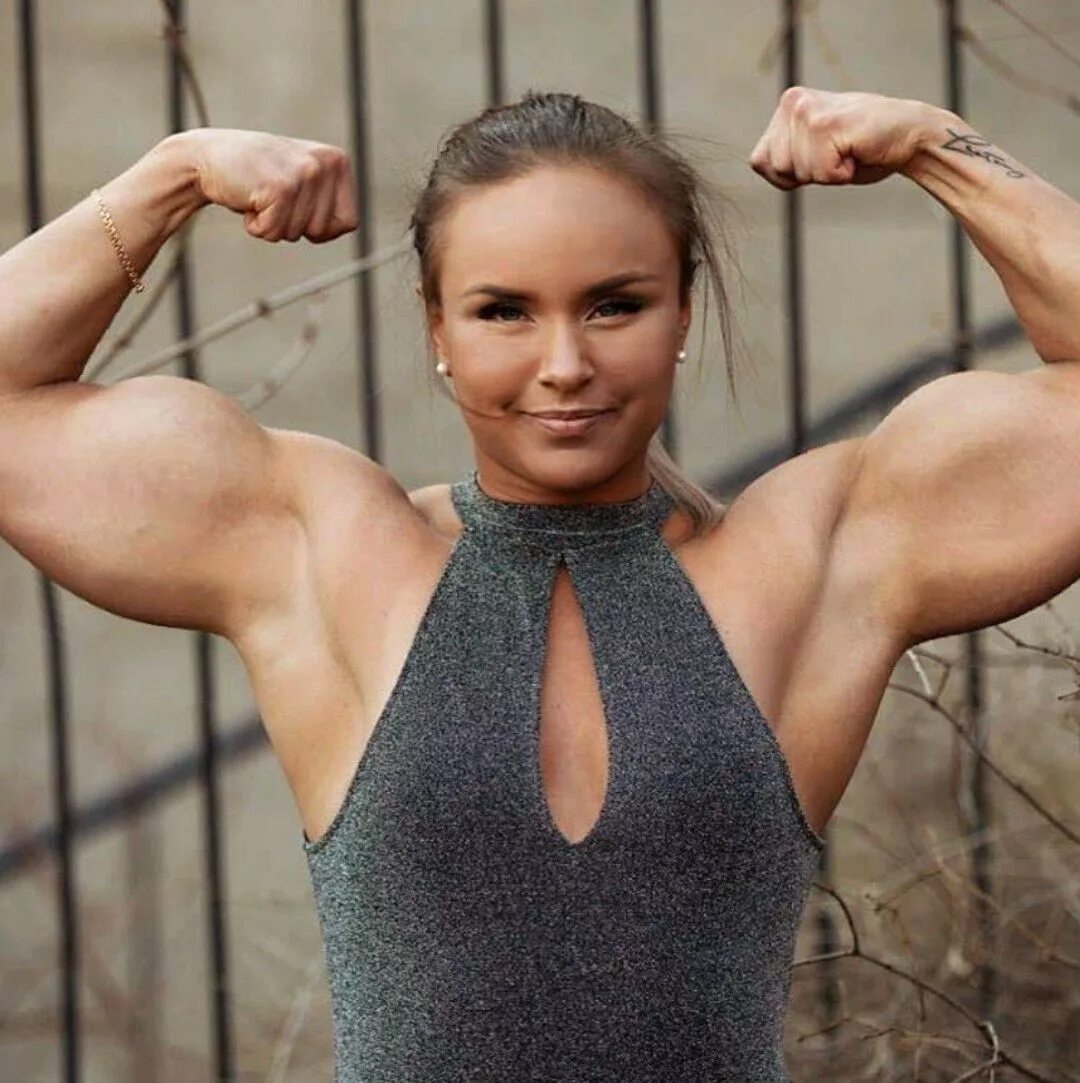 Muscle girl flex