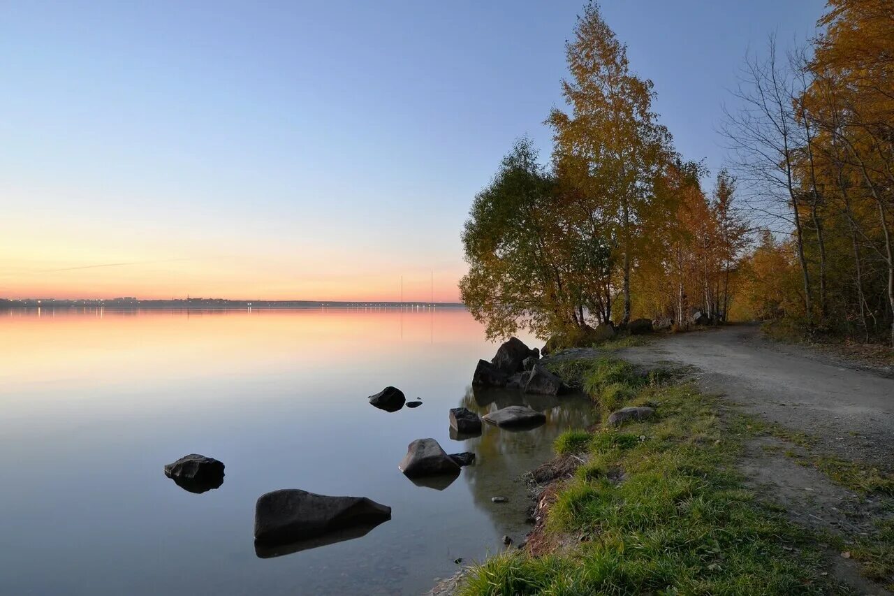 Балтым екатеринбург озеро озеро. Старая купавна карьер. Озеро в свердловском. Голубые озера новоасбест. Карьер лазурный нижний тагил.