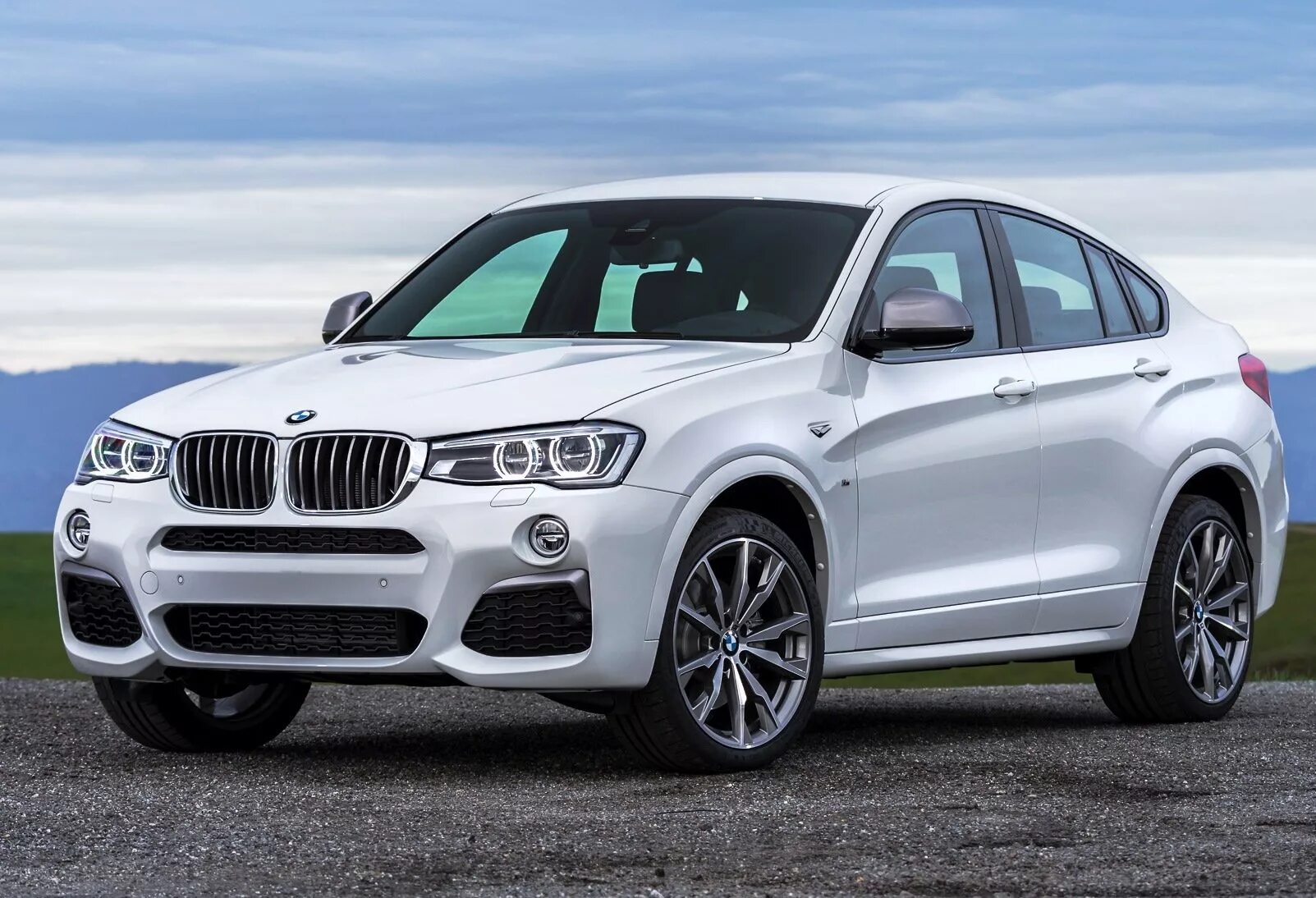 Bmw x 4. BMW x4 m40i. БМВ х4 белая. БМВ х4 2017. BMW x4 белая.