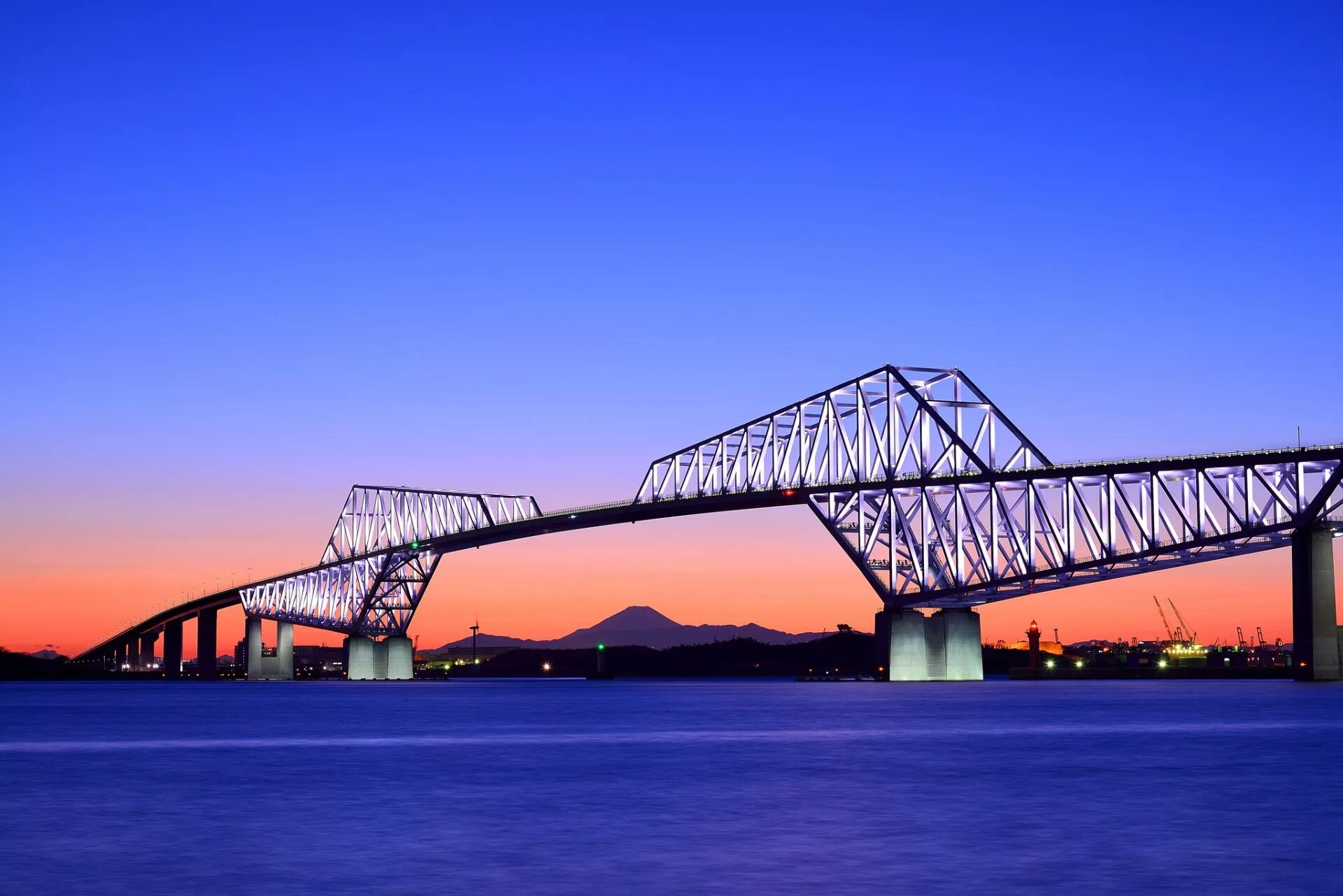 Bridge round