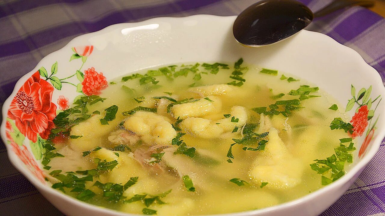 Как варить суп с галушками. Галушки суп с галушками. украинские галушки в супе. куриный суп с галушками. суп с клецками марийцы.