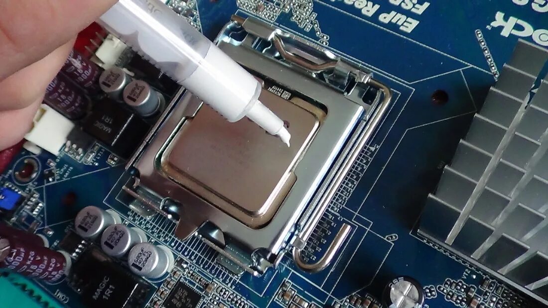 Процессор в материнке. Процессор ноутбука в пк. Разъём для процессора. Процессор в материнке. Процессор для imac термопаста.