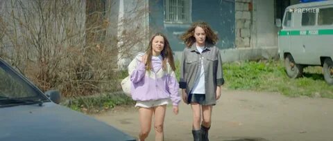 Евгения Калинец и Аглая Тарасова в сериале "Вика-ураган" (2023). 