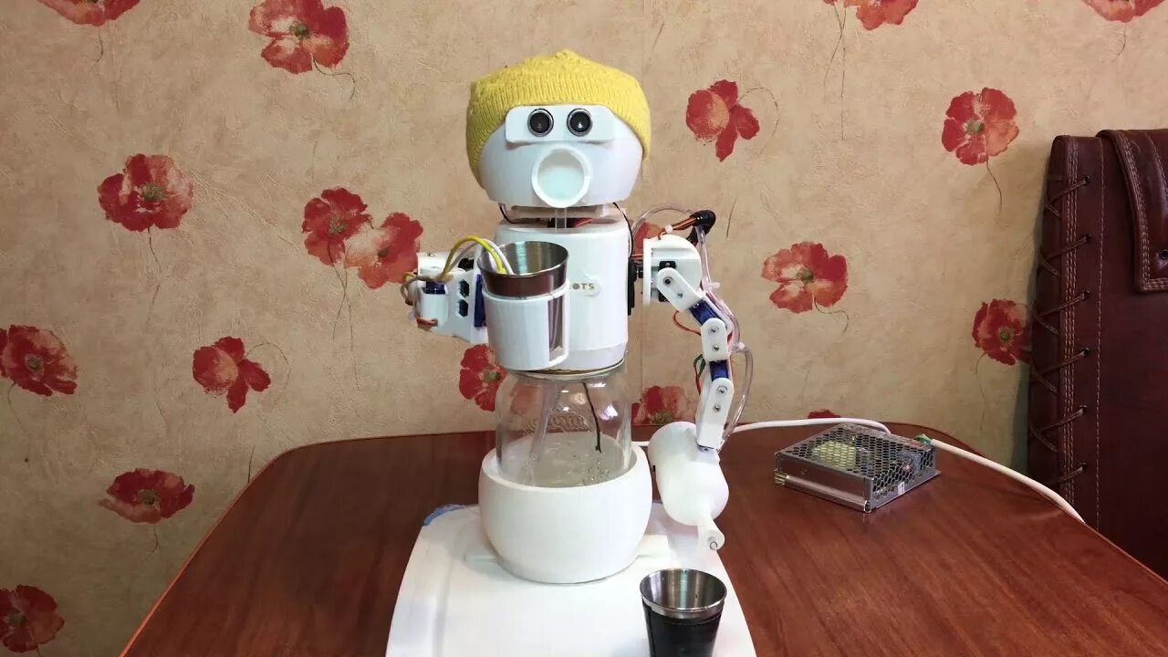 Робот алкоголик. Пьющий робот. Робот собутыльник. Робот собутыльник. Робот алкоголик.