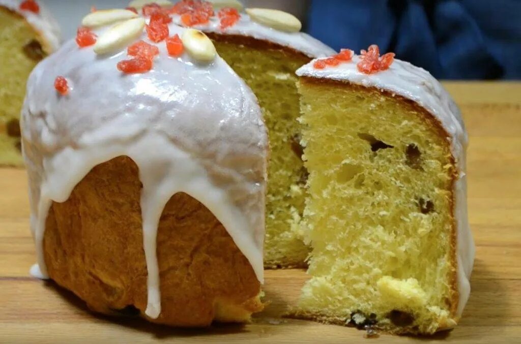 Тесто самых вкусных куличей. Пасхальные сладости. Кулич пасхальный в разрезе. Куличи самые популярные. Кулич пасхальный с цукатами.