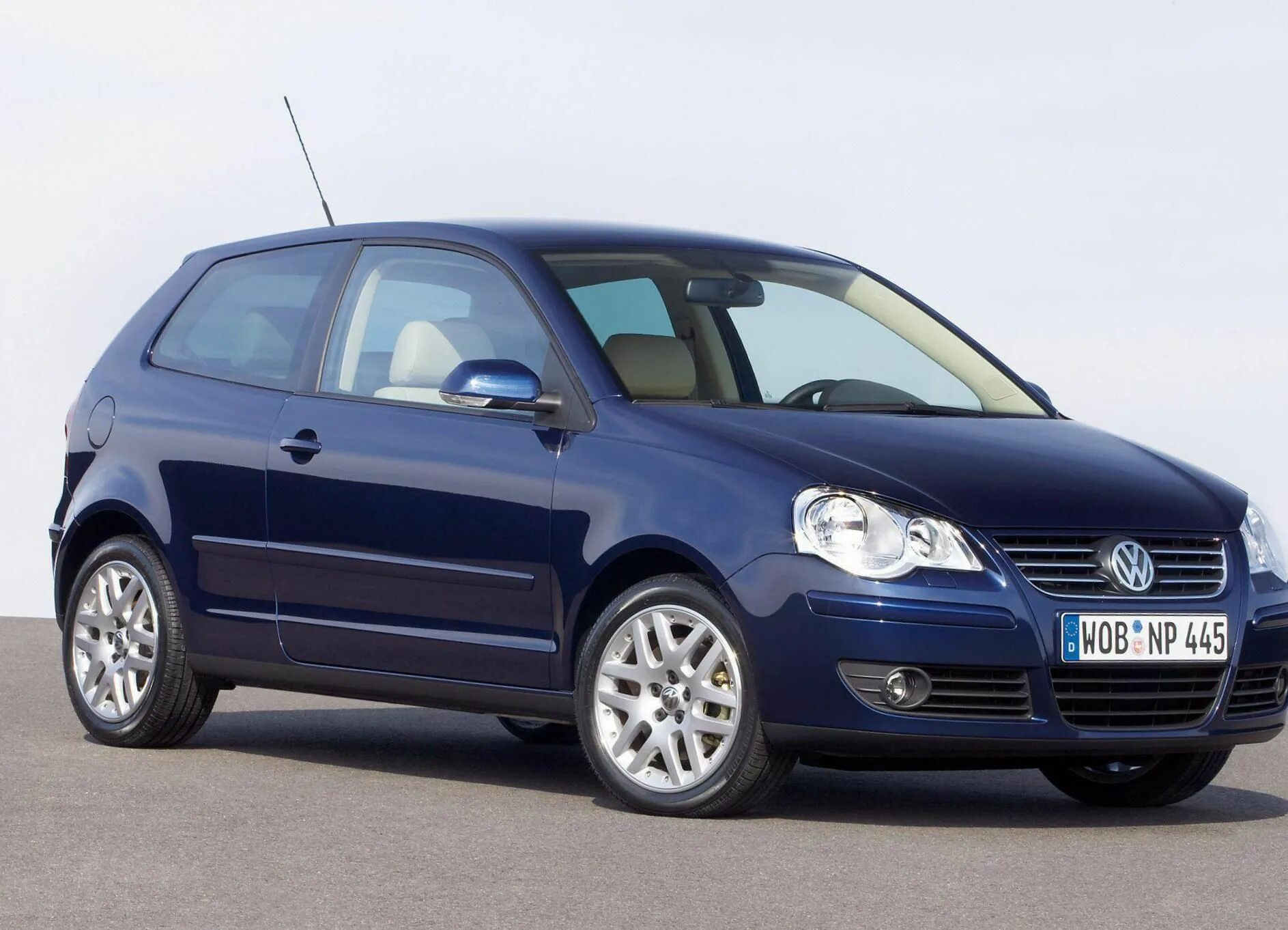 Volkswagen polo хэтчбек 2006. Фольксваген поло 2005 года. Фольксваген поло 9n3. Поло 4 буквы. Volkswagen polo 1 поколение.