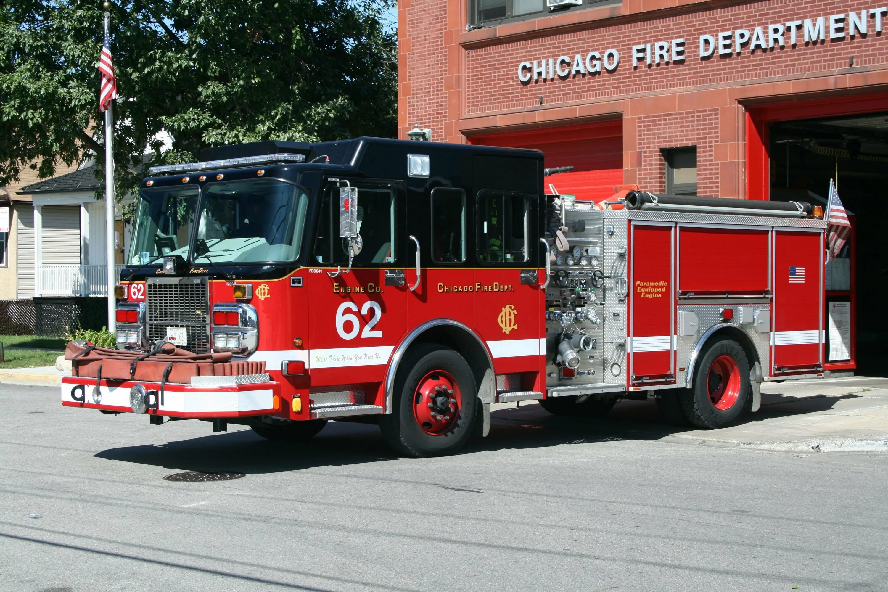 Посадка пожарных в автомобиль. Машина "Fire Truck" пожарная, 49450. Чикаго Fire Department. Fire engine пожарная машина. Пожарный Департамент Чикаго.