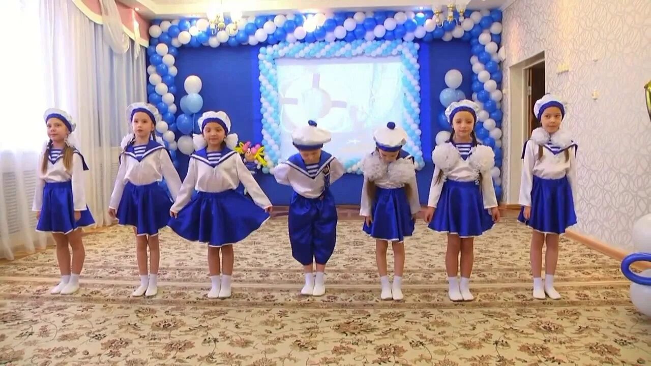 Дети в саду. Детский сад девочки в группе. Девочки в детском саду. Детский сад девочки в группе. В детском саду на горшок.