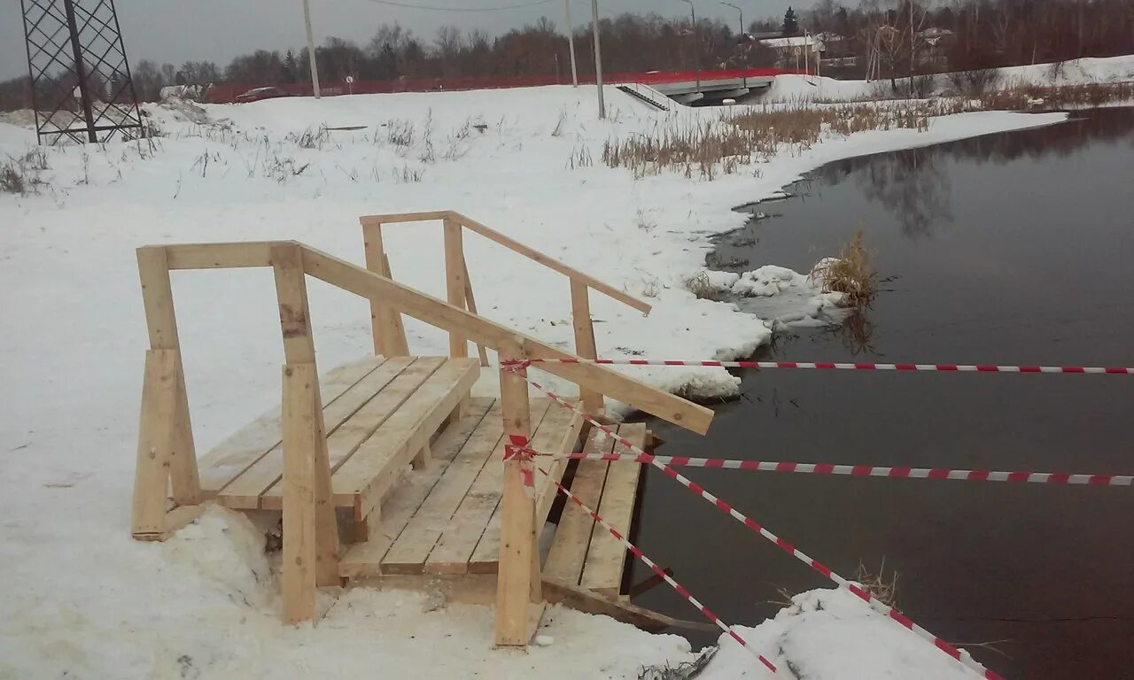 Родник пушкино. Родник Ивушка Мамонтовка. Купель на реке. Родник Ивушка купель.