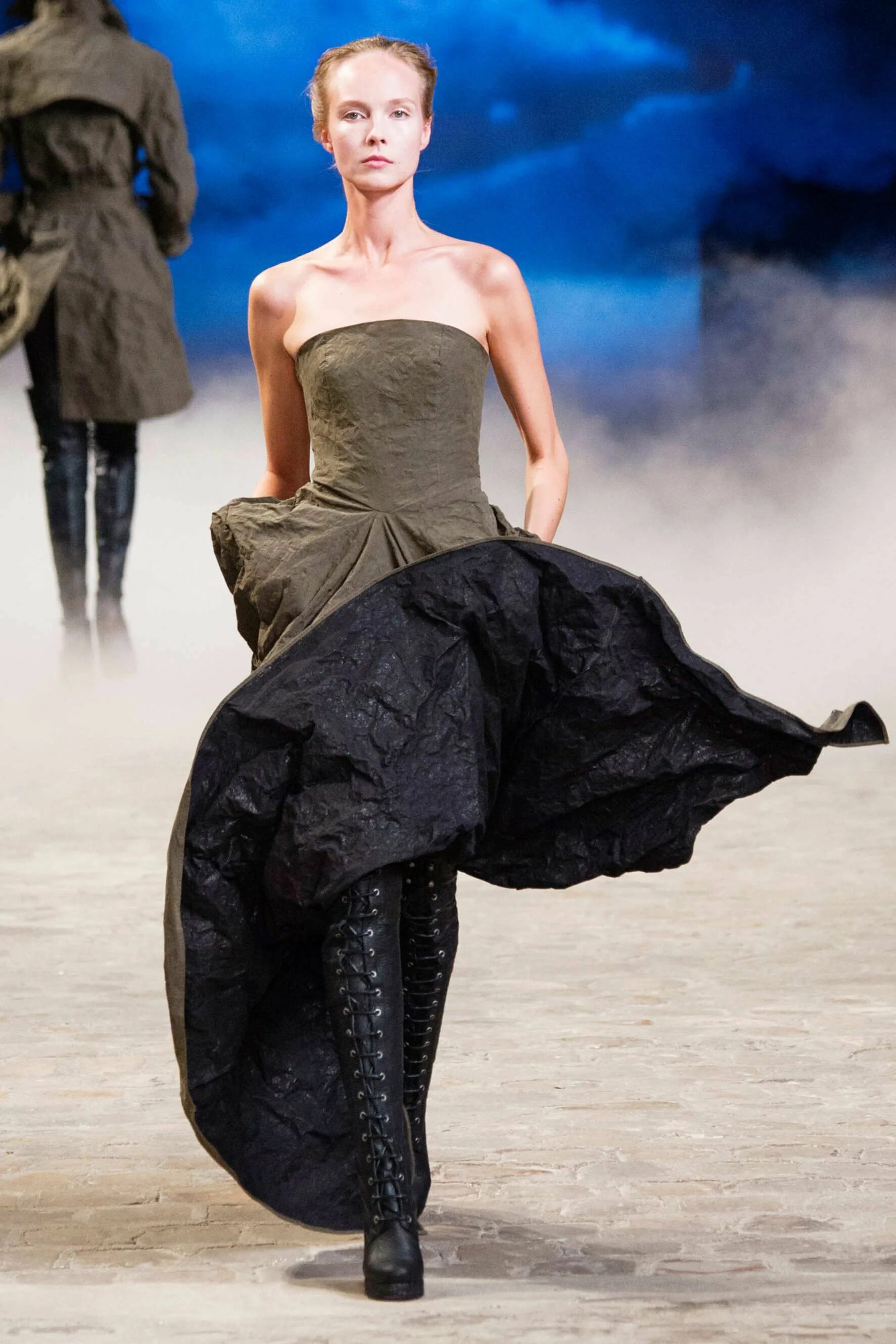 Коллекция philipp plein 2020. Модель гуччи 2020. Самая дешевая мода. Зухаир мурад платья коктейльные. Альтернативная мода.