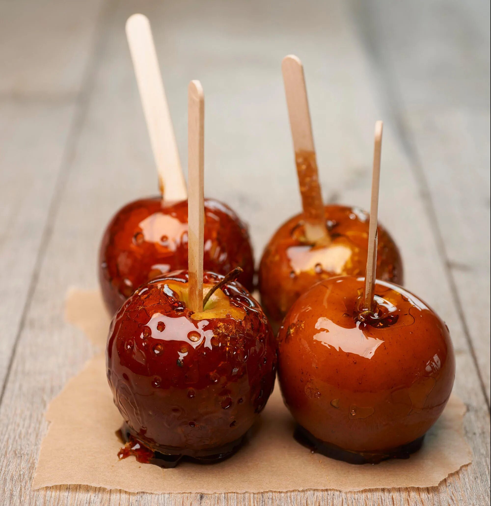 Сладкий печеный. Toffee Apples. Яблоки Тоффи. Яблоко в карамели. Запеченные яблоки в карамели.