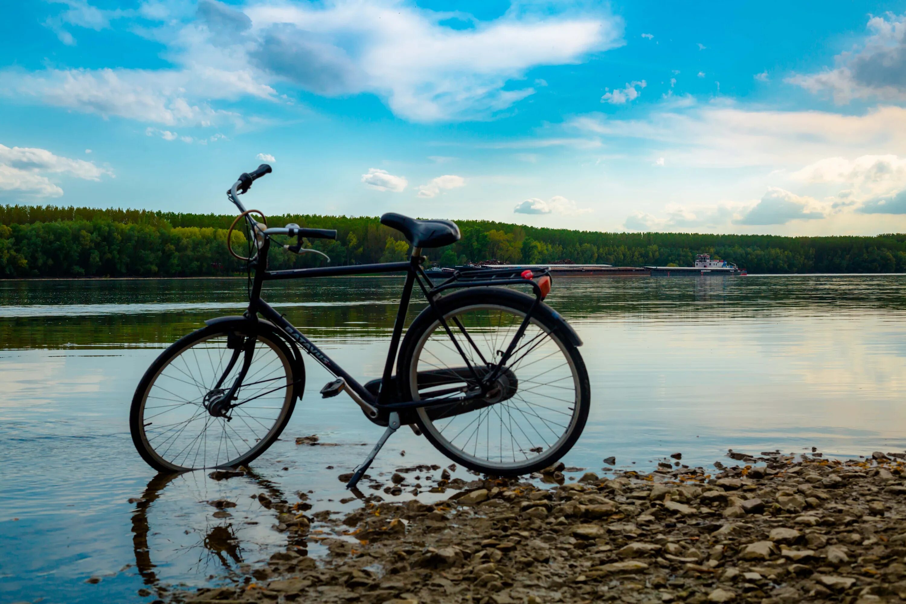 Велосипед у реки. Велосипед у озера. Велосипед на речке. Велосипед Lakes. River bike