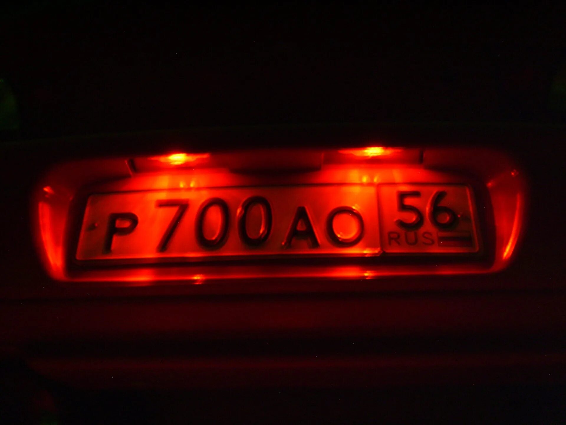Какой номер светы. Подсветка гос номера ВАЗ 2110. Ec1202 подсветка номера. Рамка подсветки заднего гос номера ВАЗ 2190. Подсветка заднего гос номера.
