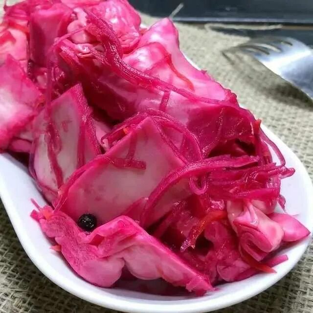 Капуста пелюстка быстрого. Гурийская капуста. капуста по гурийски со свеклой. пелюстка со свеклой. капуста по-грузински со свеклой.