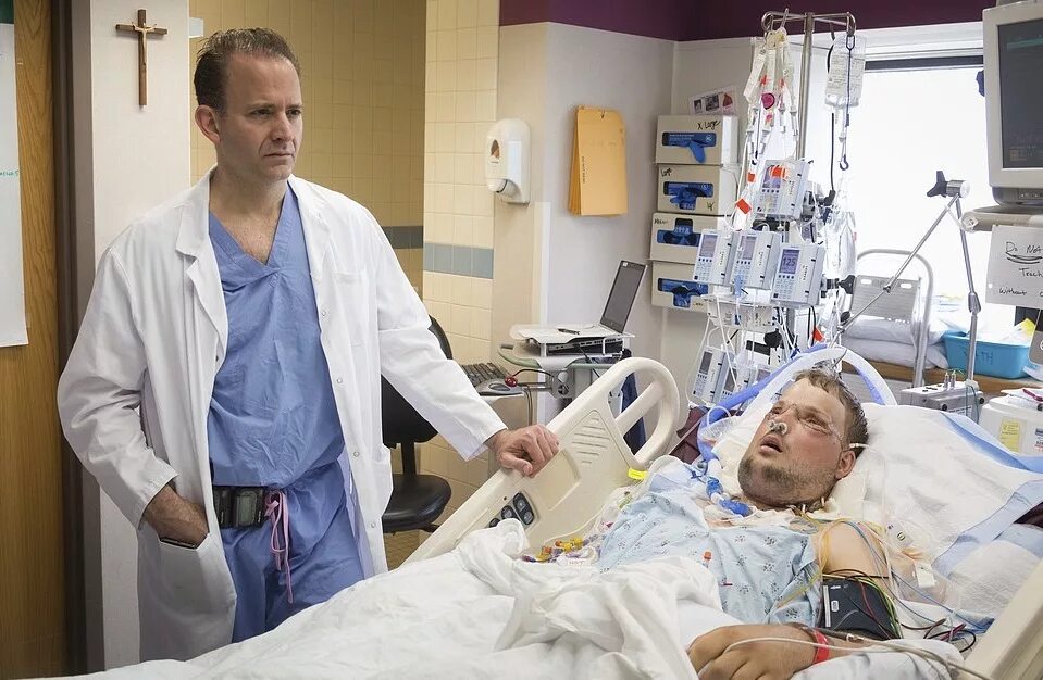 Сахар табар и анджелина джоли ирана. Жертвы пластической хирургии. Неудачные пластические операции. Иранская табар анджелина джоли. Хирургическая операция по смене пола.