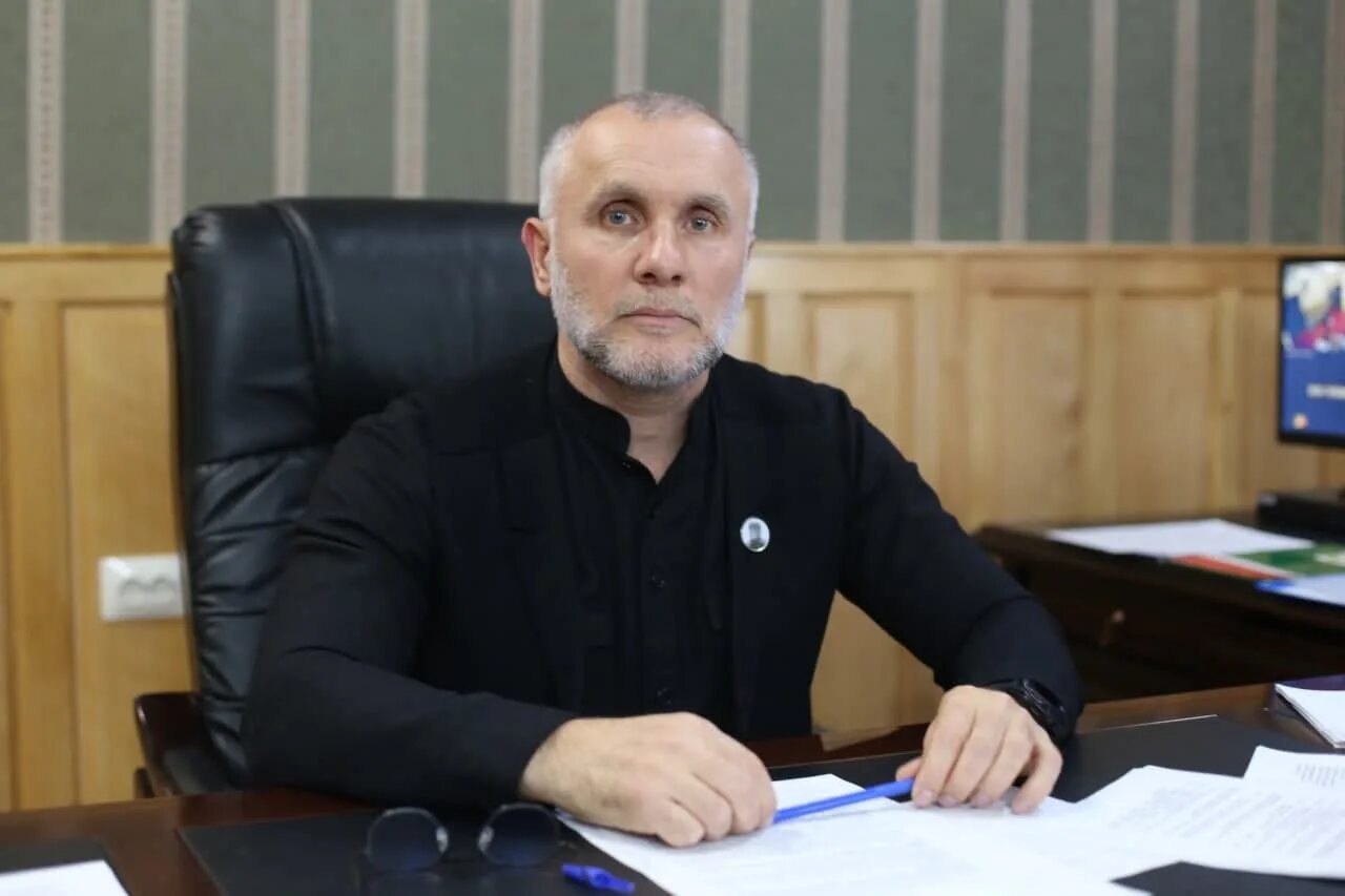 Министр промышленности и энергетики чеченской республики. Минэнерго чеченской республики. Министр промышленности чеченской республики. Минэнерго чеченской республики. Министр энергетики чечни ризван масаев.