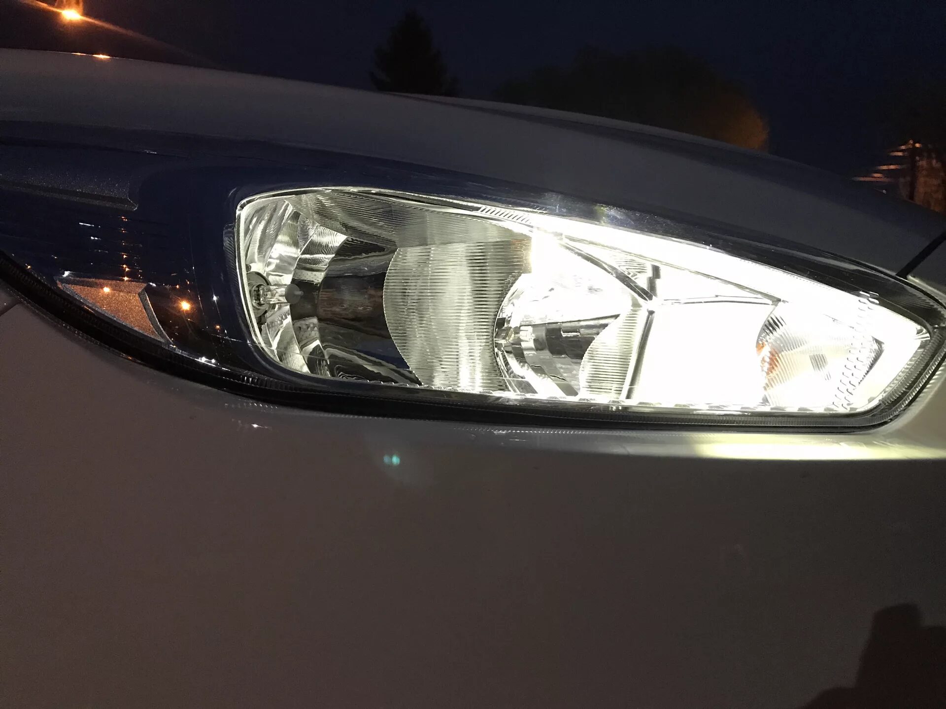 Лампочка дальнего света Форд фокус 3. Ford Focus 3 led лампы. Лампы в фары Форд фокус 3 Рестайлинг. Ford Focus 3 лампа дальнего света. Лампы дальнего света фокус 3