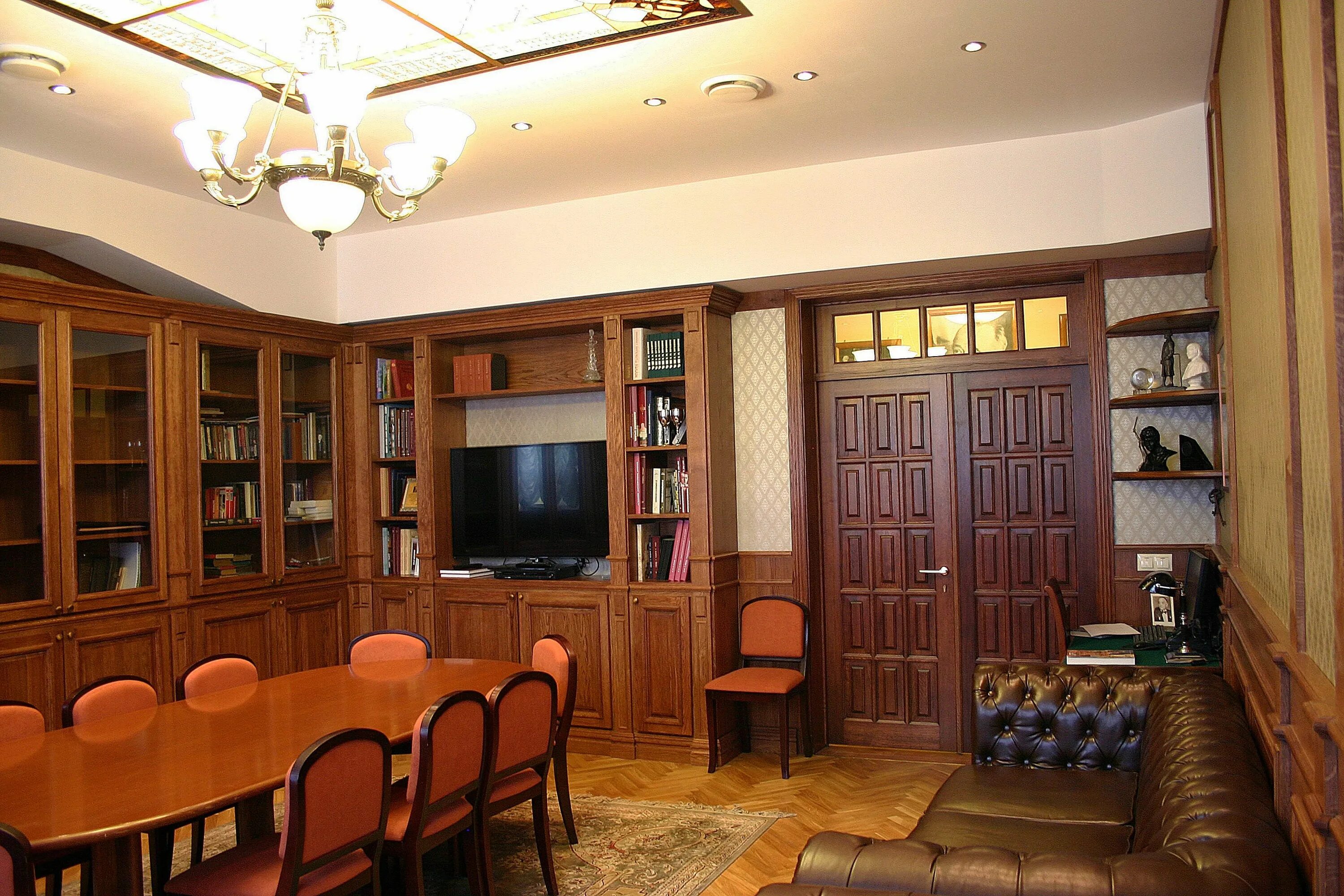 Интерьер конференц зала в классическом стиле. Садовничий виктор антонович. Кабинет берии на лубянке. Переговорная в английском стиле. Кабинет ректора университета.