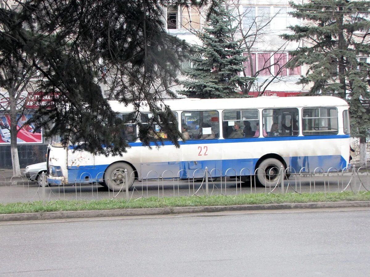 Маршруты автобусов черкесск. ЛИАЗ 677 Черкесск. Автобус Черкесск. Автовокзал Черкесск. Маршрутки Черкесск.