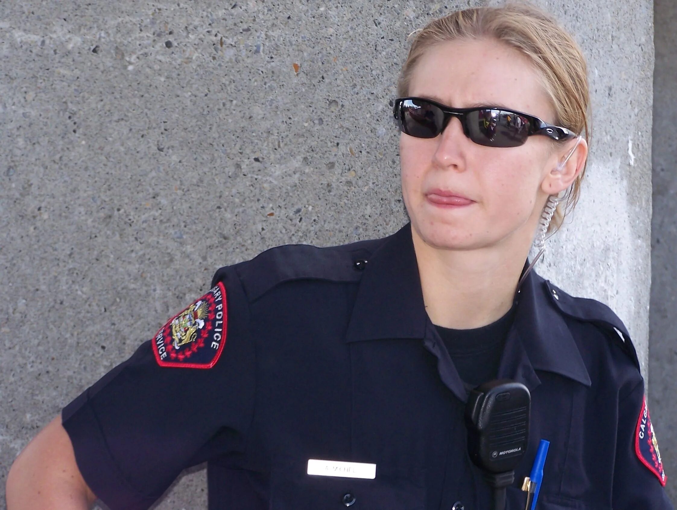 Женщина полицейский. Американские женщины полицейские. Охрана женщины. Канадская женщина полиция. К чему снится полицейский в форме