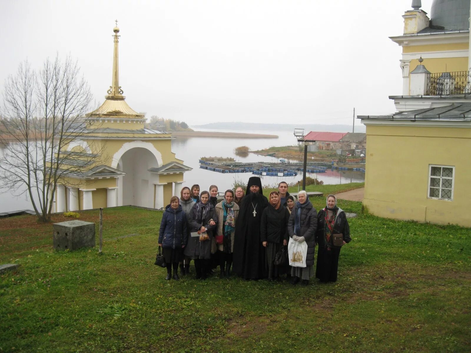 Экскурсия в нилову пустынь. Нило столобенская пустынь насельники. настоятель нило столобенской пустыни. нило-столобенская пустынь мужской монастырь настоятель.